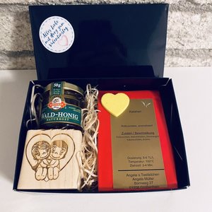 Geschenkbox mit Tee Honig und Teelichthalter Holz