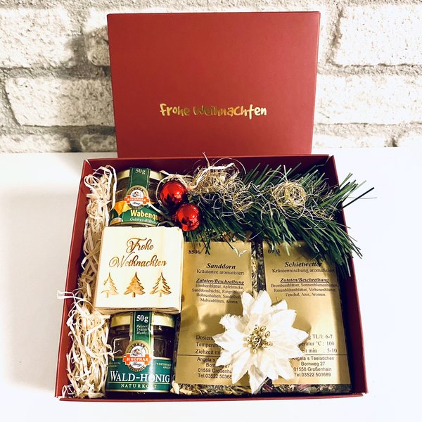 weihnachtliche Geschenkbox loser Tee mit Honig und Teelichthalter aus Holz
