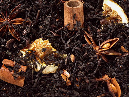 Schwarzer Tee Weihnachtstee, aromatisiert mit Zimt und Orange